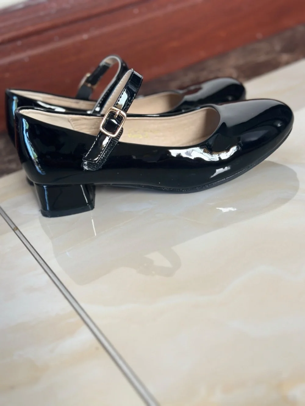 Black stylish formal dress shoes with heel for girls